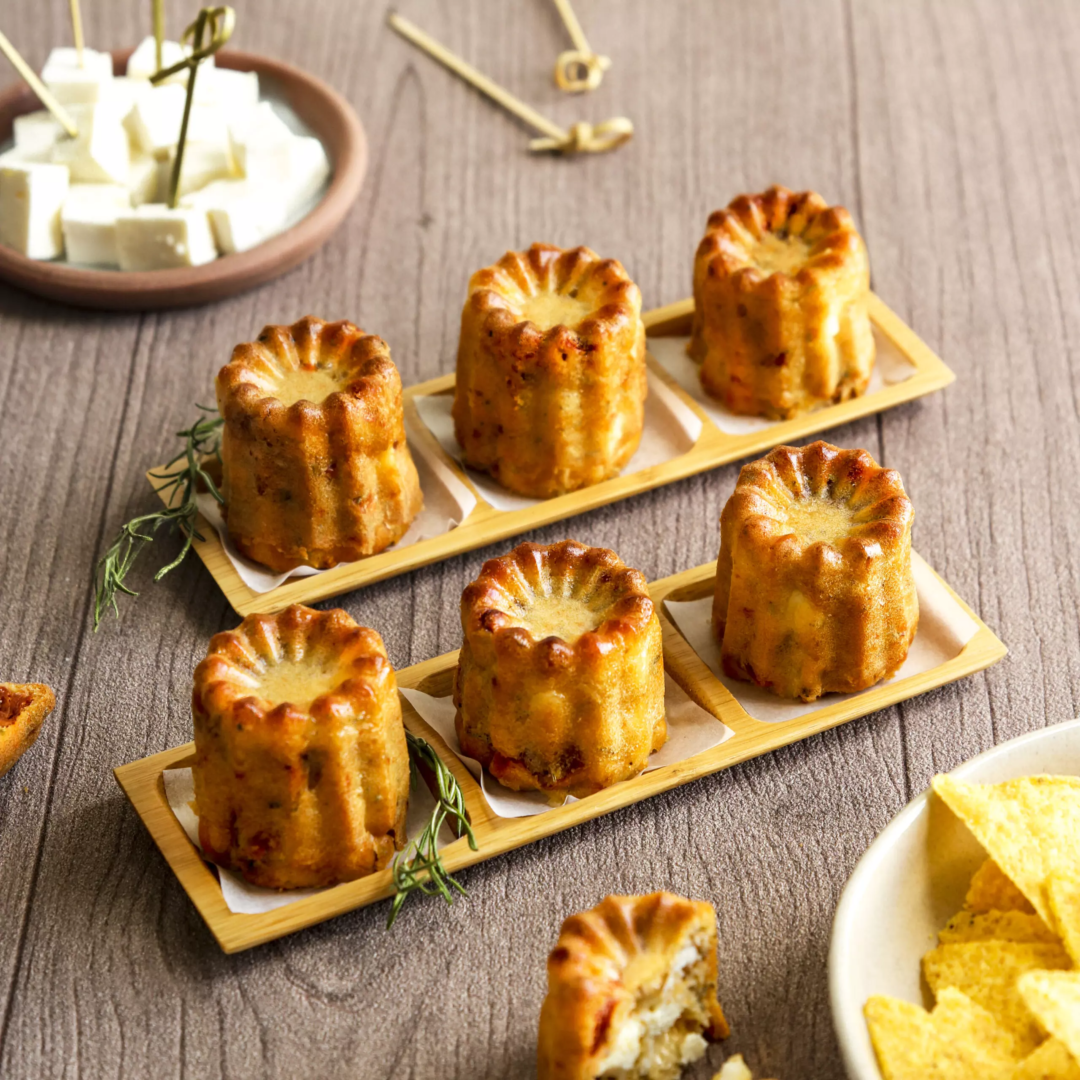 Cannelés-tomates-feta-scaled